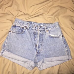 High waisted Levi shorts W26"
