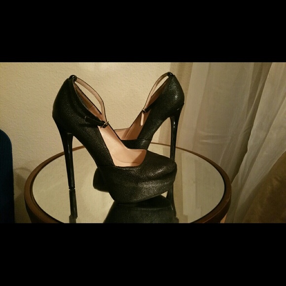 Black Pumps