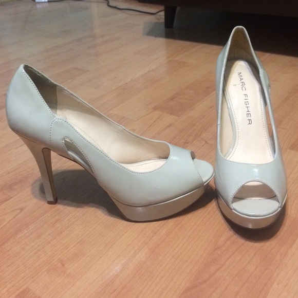Marc Fisher nude open toe platform pumps size 9