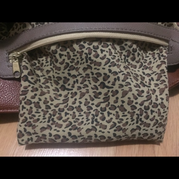 Photos of inside tri-colored Steve Madden handbag - Picture 4 of 4