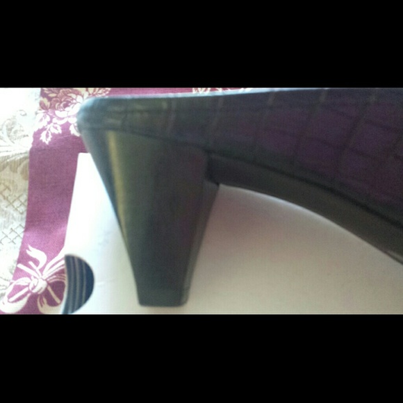 East 5th Black Croc Print Mule with short heel - Picture 3 of 3