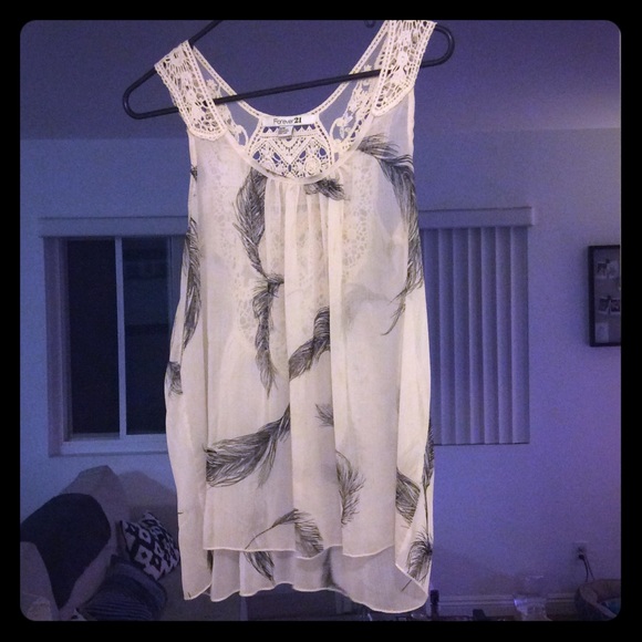Free flowing tank w/ crochet back & feather detail