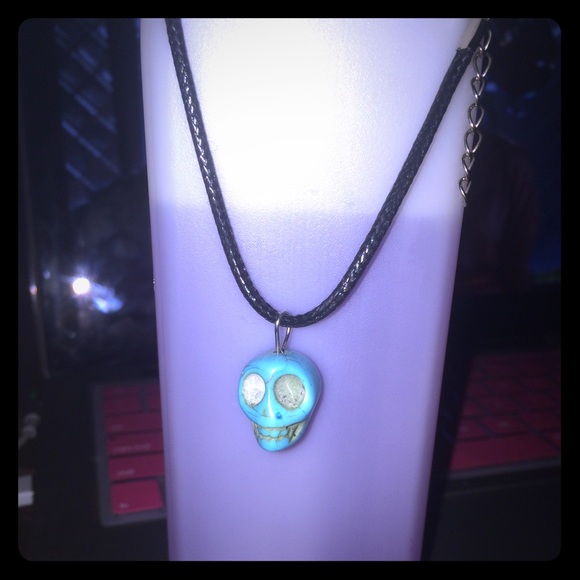 Turquoise, rusty, vintage looking skull💙