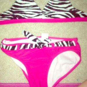 Bathing suit🏊🏽