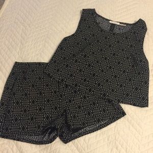 Matching crop top and shorts print set