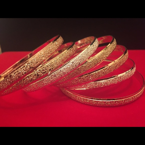 Diamond Cut Bangle Bracelets.. 3 shades - Picture 2 of 2