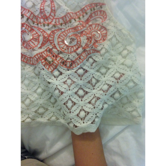 cream see-through crop top - Picture 3 of 3