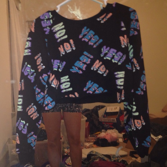 Long sleeve sweater cropped