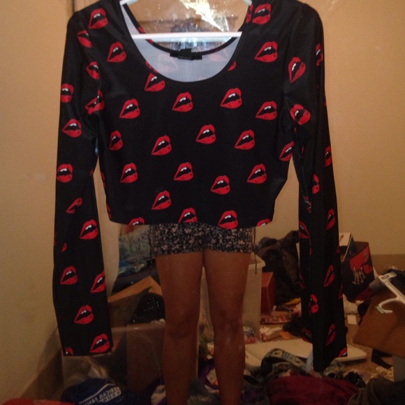 Long sleeve crop top