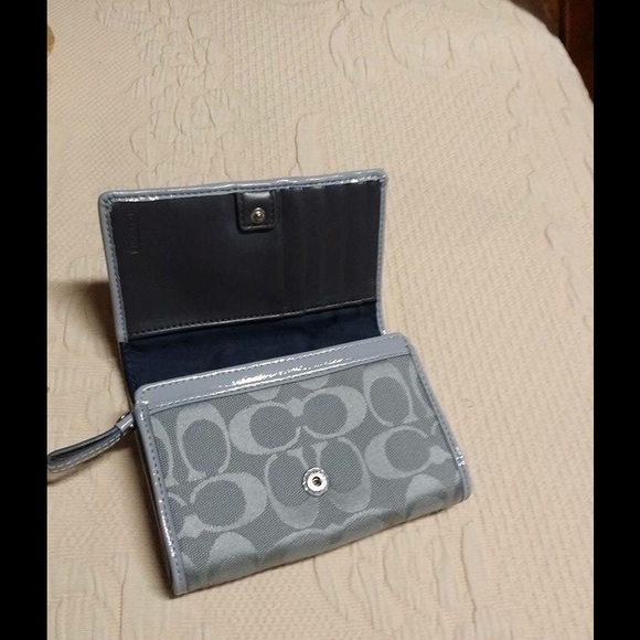 Coach wallet - Picture 2 of 2
