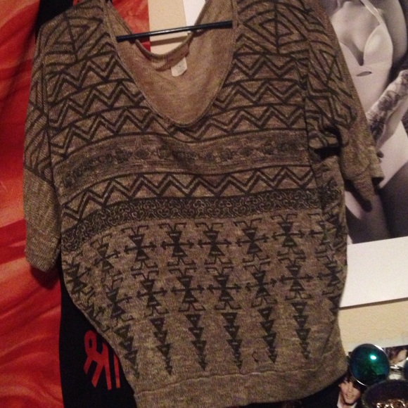 Brown Aztec quarter sleeve