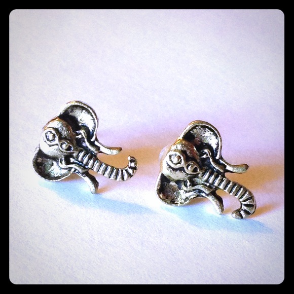Jewelry - Elephant Earrings