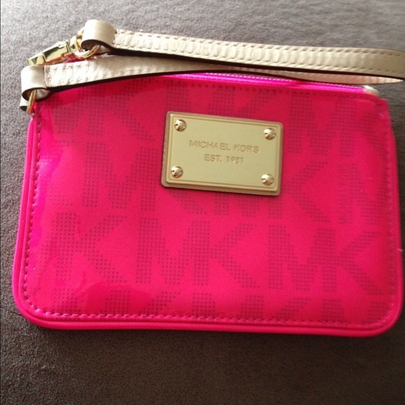 Michael Kors Clutches & Wallets - Michael Kors Wristlet