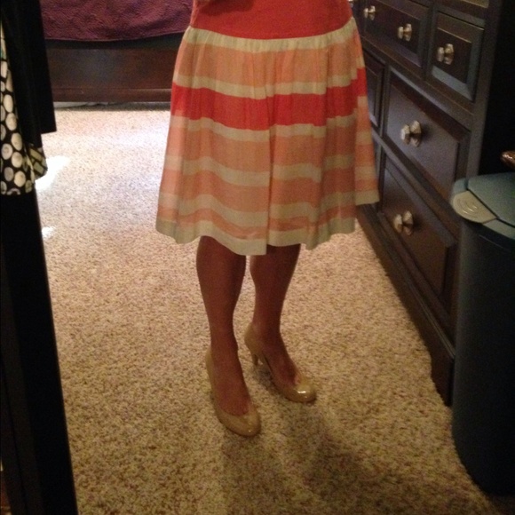 Gap size 2 skirt - Picture 2 of 2