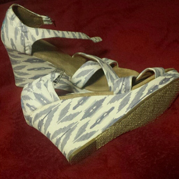 TOMS wedges