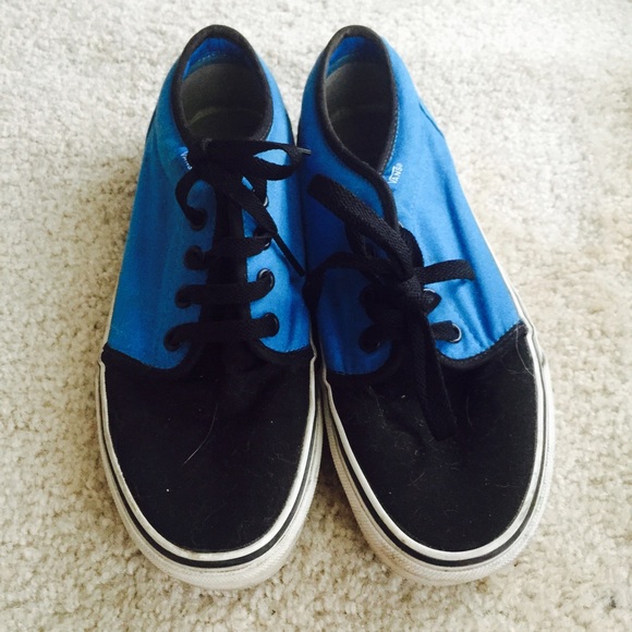 Vans - Picture 2 of 4