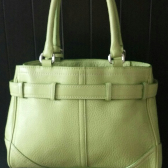 🌟✨SOLD✨🌟COACH F10688 LIGHT LIME GREEN BAG - Picture 2 of 4