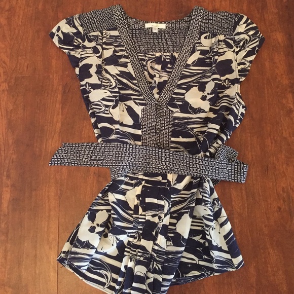 Anthropologie Tops - Button front blue floral top. Size 10.