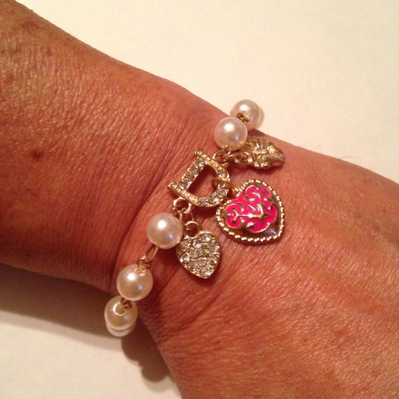 Pearl Love Heart Bracelet - Picture 2 of 3
