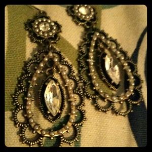 Beautiful chloe and isabel earrings