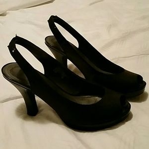 Vigoss peep toe heels