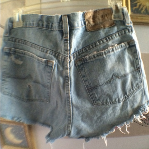 ❌traded❌Light wash high waisted shorts - Picture 2 of 2