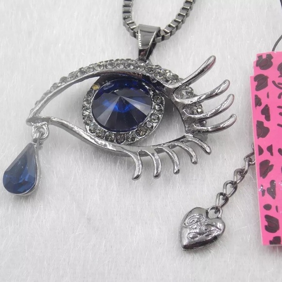 Jewelry - Black blinker pendant