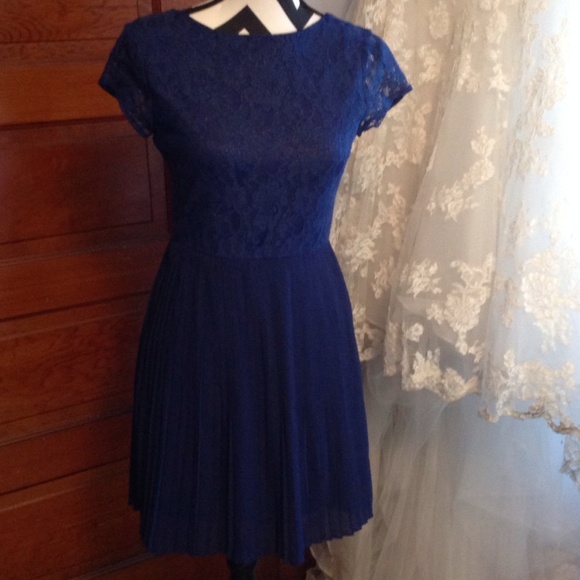 Alya Dresses & Skirts - Lace Top Dress