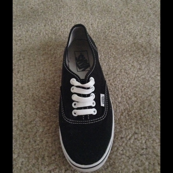 Black Classic Vans (Lo Pro)