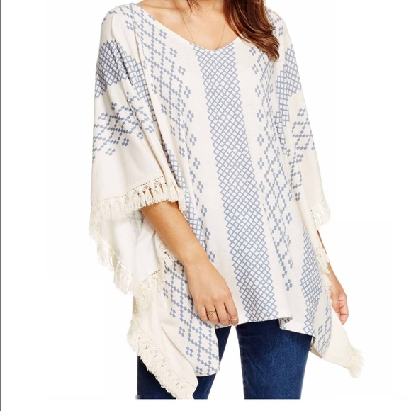 Beautiful poncho - Picture 2 of 4