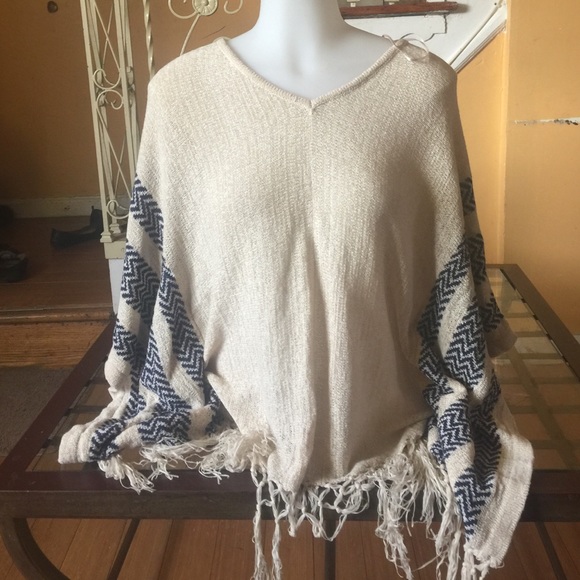 American Rag Tops - Beautiful poncho