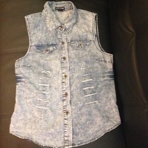 Sleeveless button up