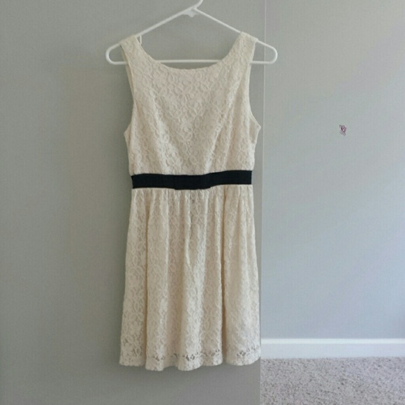 Forever21 off-white lace dress