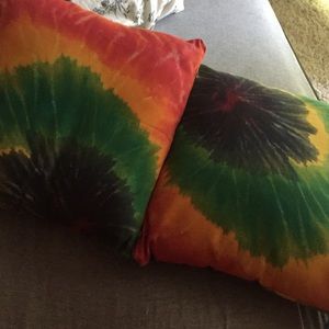 tie dye throw pillows
