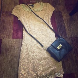 Super cute 1920's style dress paired with purse