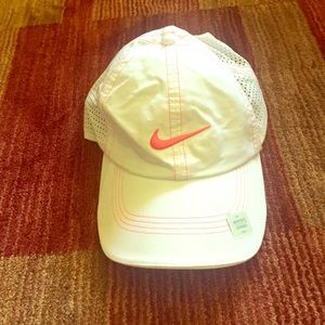 Women's Nike golf hat