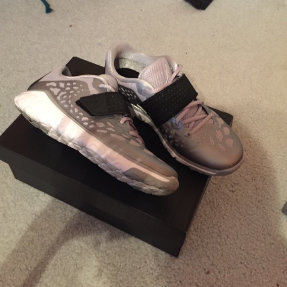 sneakers - Picture 3 of 3