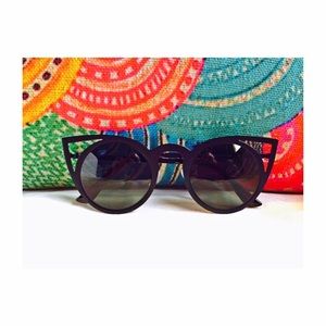 Quay "Invader" Dup Sunglasses 👽