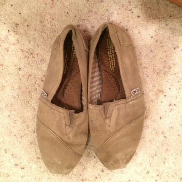 Light grey women's Toms