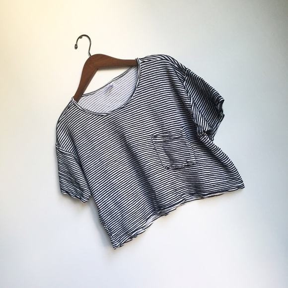 ❌SOLD❌ Mid-Length Pocket Tee - Picture 2 of 2