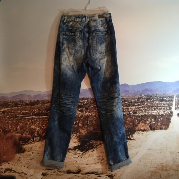 Bleached & destroyed Jean - Picture 2 of 2