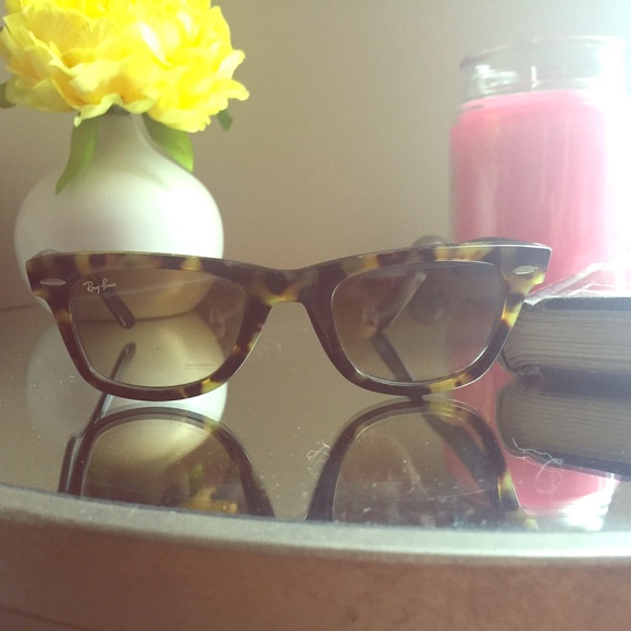 RAYBAN Style # RB2140 in tortoise shell