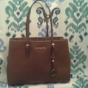 Michael Kors Jet Set EW Tote