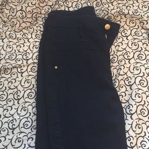 Skinny jeans that are all black