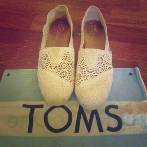 White, lace TOMS.