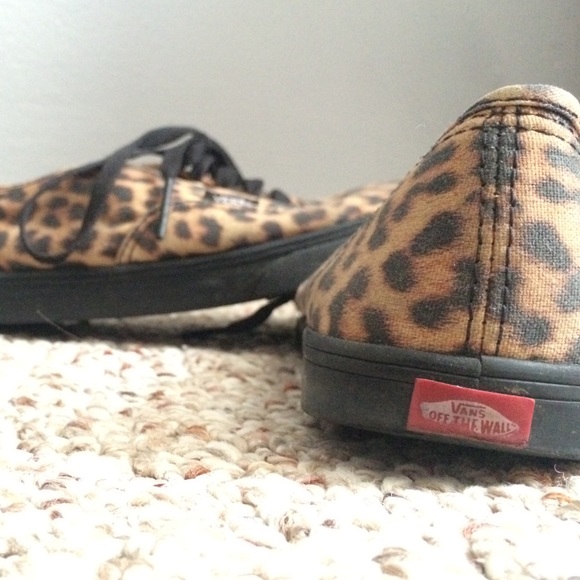 VANS cheetah print women's 6 - Picture 2 of 4