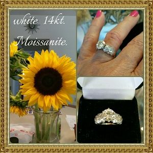 Moissanite white 14kt, 25 diamonds Size 5SALE