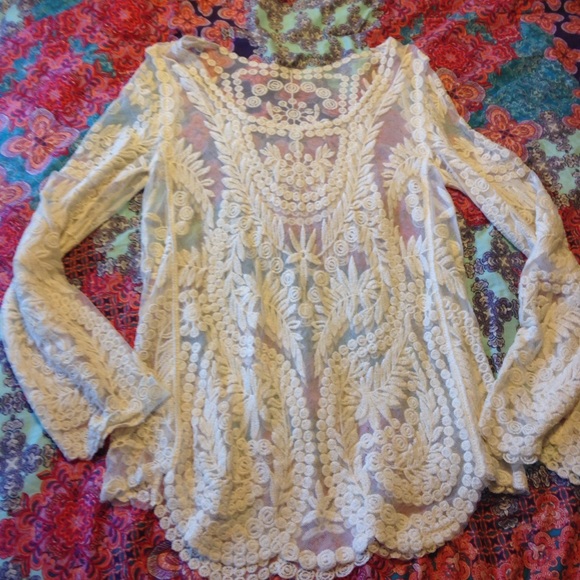 Tops - 12 HOUR SALE🌸 crotchet lace top