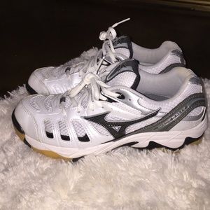 Volleyball sneakers mizuno