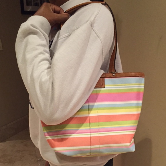 REVERSIBLE Colorful Coach Handbag - Picture 4 of 4